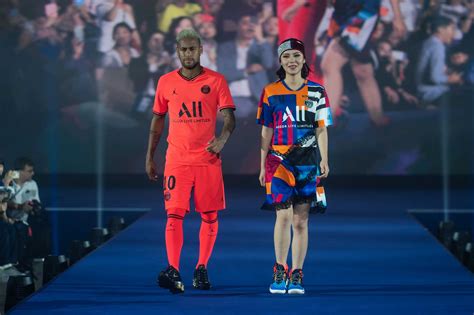 The colors leaked to be used in the new away kit are white & red, with the comeback of the classic nike logo with the font and the normal psg logo. PSG & Koche Host Fashion Show To Debut Jordan Away Kit ...
