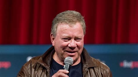 William shatner gets all kinds of mad about star trek rumors. William Shatner ist nach 18 Jahren Ehe offiziell ...