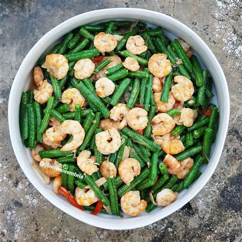 Cara menyiapkan bahan dan bumbu tumis kacang panjang bumbu kuning. Tumis kacang panjang udang
