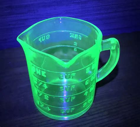 Vintage Kellogg S Green Vaseline Glass Measuring Cup Spouts