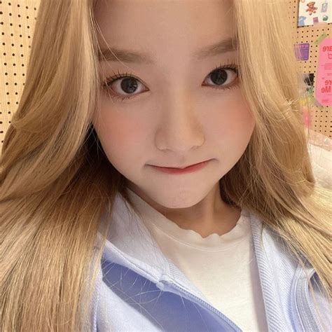 Loona Fab On Twitter Gowon Loona Girl My Girl