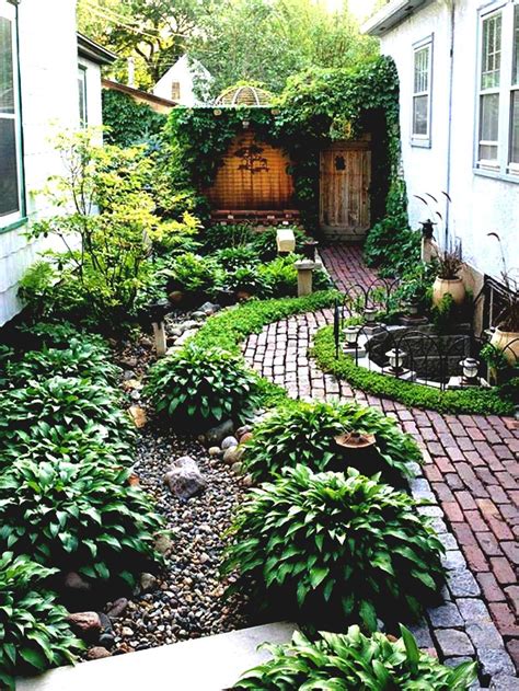 Our front garden ideas will give you all the inspiration you need to transform your outside space. Simple Landscaping Ideas Around House Garden And Patio ...