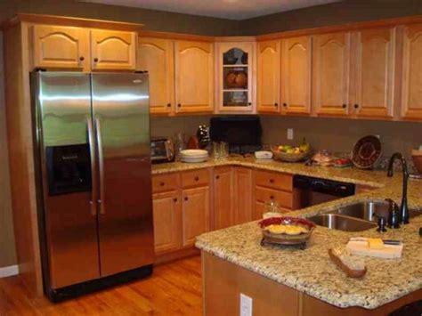 Decorating kitchens with oak cabinets. 25+ Charming Kitchen Cabinet Decorating Ideas Using Oak Trees | Oak kitchen cabinets, Kitchen ...