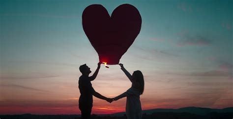 Hari dan doori dan goblin bernama shinbi berusia 102 tahun, tinggal di rumah shinbi yang berusia 100 tahun, secara tidak sengaja menemukan sebuah gua rahasia yang tersembunyi di hutan. Kumpulan Kata Dan Gambar Romantis
