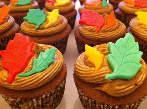 Because sugar cookies aren't just for christmas. Thanksgiving Fall Leaf Cupcakes - CakeCentral.com