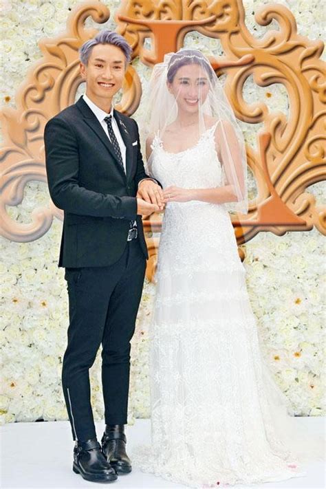 The site owner hides the web page description. 陳柏宇結婚眼濕濕讀誓詞 | 星島日報