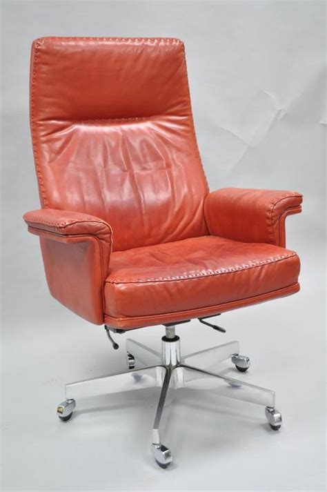 Fully tested in all formats included. Vintage De Sede DS 35 Red Leather and Chrome Caster Executive Swivel Desk Chair For Sale at 1stdibs