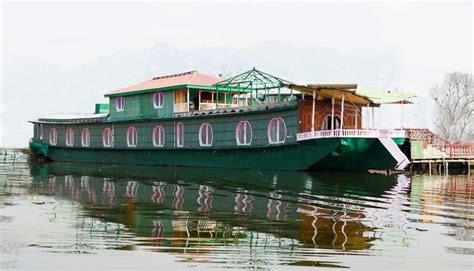 Houseboats In Kashmir Hotels In Kashmir Houseboats