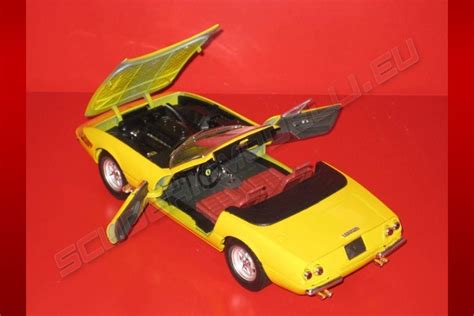 Solido 1969 Ferrari Ferrari 365 Gts4 Daytona Spider 69 Yellow Yellow