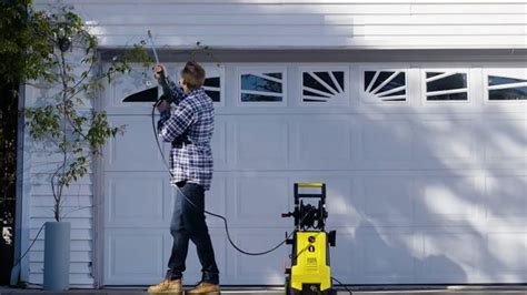 How To Clean Vinyl Siding Of The Home With A Pressure Washer