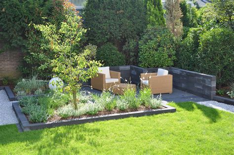 Maybe you would like to learn more about one of these? Formaler Garten mit großer Terrasse - PFLANZ-KONZEPT