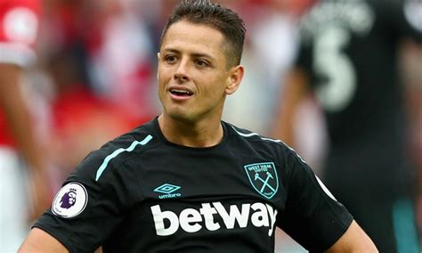 Twitter oficial de ch14 ¡no facebook! "El Chicharito" es portada en una revista donde habló ...