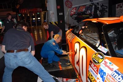They get paid anything between $200,000 to $1 it can range from $300 to $2,500 approximately. NASA EDGE Coverage of NASCAR Thunder - NASA EDGE BLOG