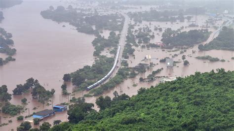 India Floods Kills More Than 200 And Displaces 1 Million