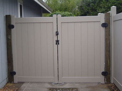 Diy Vinyl Fence Gate Yardworks Belmont 6 X 3 6 Vinyl Privacy Gate At