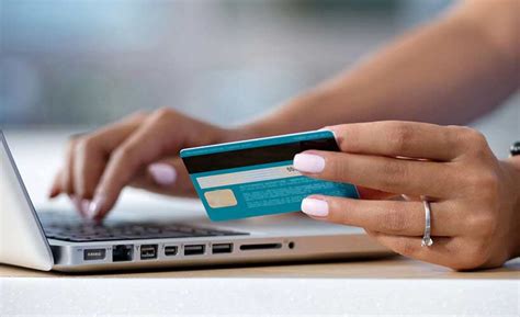 Using a credit card to pay your rent. 5 Reasons for Landlords To Adopt Online Rent Payments | SmartMove
