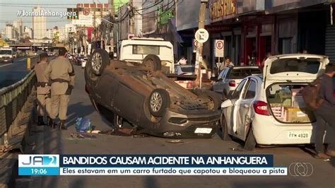 Criminosos Furtam Carro E Capotam Veículo Ao Fazer Manobras Perigosas