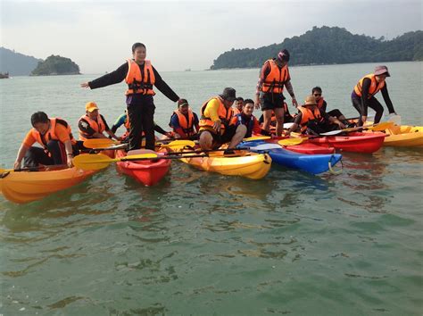 Pukat tarik salah satu aktiviti yang paling menarik di pulau pangkor ialah menyertai aktiviti pukat tarik. Berkayak di Pulau Pangkor - Catatan Perjalanan