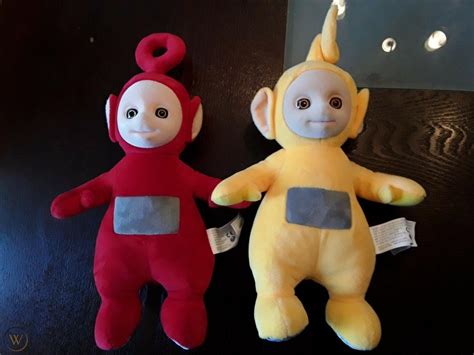Lot Of 2 Teletubbies 10 Laugh And Giggle Soft Plush Po And Laa Laa Lala