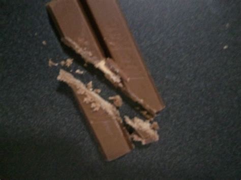 Cut With A Knife Eating Kit Kats The Wrong Way Know Your Meme