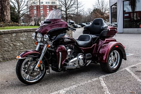 Why mess with the beautiful chrome bullet turn signals when they do their job and look better than anything else? Pre-Owned 2014 Harley-Davidson Tri Glide Ultra Classic in ...