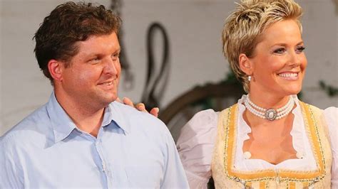 Nicht nur zu dem vermögen von ralf dümmel, sondern auch zu seinem leben ist relativ wenig bekannt. Nach "Bauer sucht Frau": Hühnerbauer überfällt Tankstelle ...