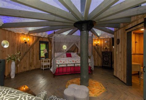 For example, you need a hill — and not just any hill, but a hill with a side that allows for a hobbit hole like bilbo's. Hobbit House - Bedroom in 2020 | Hobbit house, Home ...