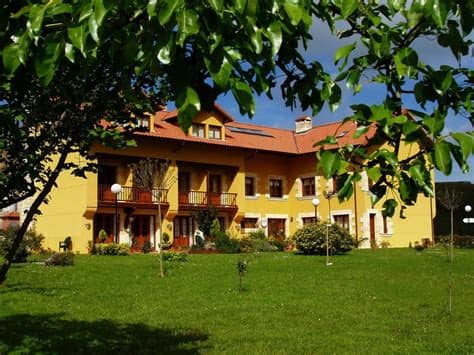 Tres magnificas casas rurales con todas las comodidades para que tengas la mejor estancia en hemos tenido opción de conocer muchas casas rurales en españa y ésta es algo fuera de lo común. Posada Cabárceno, Posada rural con vistas al Parque de ...