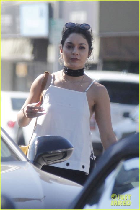 vanessa hudgens and austin butler have a day date in venice beach photo 3770494 austin butler