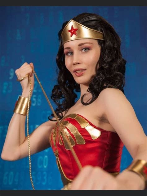 Pin By Cindy Burton On Wonderwoman In 2020 Wonder Woman Cosplay