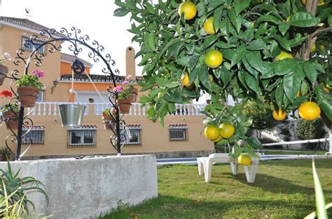 El centro de benalmádena se encuentra a 2 km de la propiedad. Benalmadena Villa rental: Casa De Los Limones | Holiday villa, Spain, Andalucia