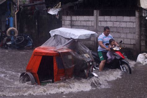 Look Heavy Rain Floods Metro Manila Rizal