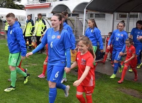 15) la slovaquie se positionne comme le plus faible du groupe. Tour Élite U19F Slovaquie - Slovénie (3-0) en images ...