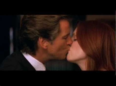Peter howitt, pierce brosnan, julianne moore. Laws of attraction - YouTube