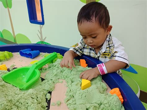 Oleh karena itu dengan kegiatan ini anak itulah diantaranya beberapa manfaat menggambar dan mewarnai bagi anak usia dini semoga. Bermain Pasir Untuk Anak Usia Dini - Berbagai Permainan
