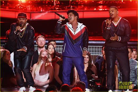 Bruno mars performed his '24k magic' single 'that's what i like' at the grammys. Bruno Mars Performs 'That's What I Like' at Grammys 2017 ...