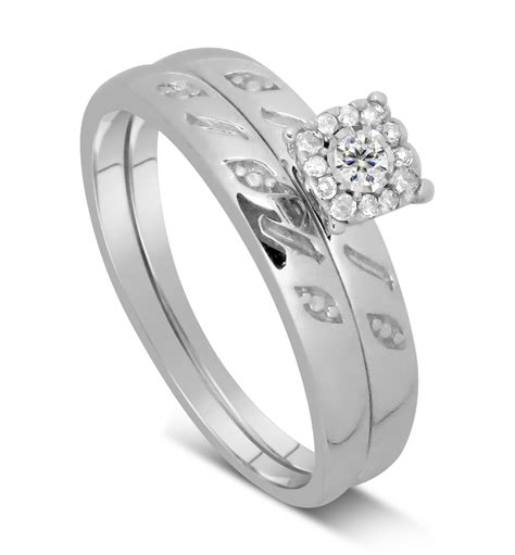 The engagement ring is given to the woman to chope her, so that every man within her vicinity knows she has promised her devotion to. Trio Wedding set Mens wedding band and matching womens ...