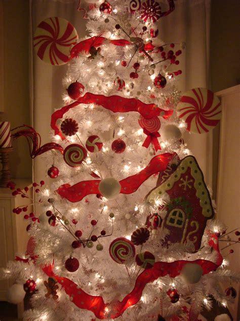 Here's our peppermint striped christmas tree! Ashley's Nest: Twelve Days of Christmas Day 11: Peppermint and Gingerbread Tree