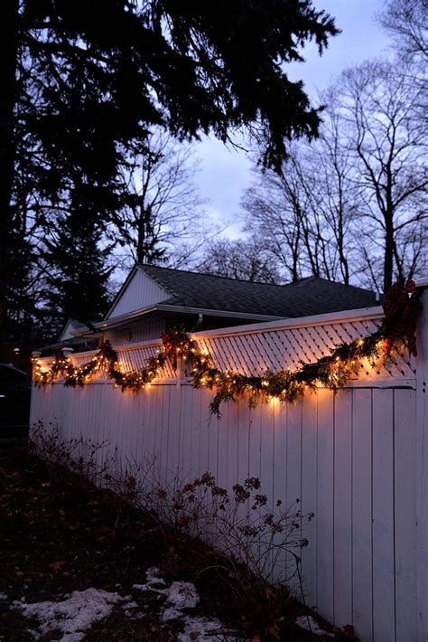 18 Christmas Decor Outdoor Fence Ideas