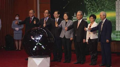 Jump to navigation jump to search. 〈美國總統大選〉許勝雄：拜登若上台 美中緊張關係可望緩和 | Anue鉅亨 - 台灣政經