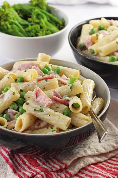 Use the rind to flavor the cooking liquid, along with onion, celery, carrot, ham, garlic, tomatoes, beef stock, thyme, bay leaf and pepper. Creamy Ham & Pea Pasta - My Fussy Eater | Easy Kids Recipes