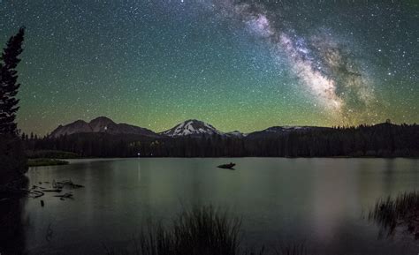 Milkyway Over Lassen Peak In Northern California Oc 2500×1531