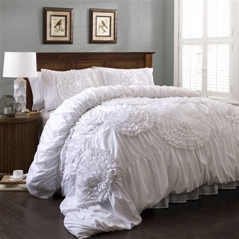 Bedding is a décor piece that requires the highest standards in both functionality and style, helping you sleep comfortably, while also meshing with your existing. How Beautiful Bedding with White Impression | atzine.com