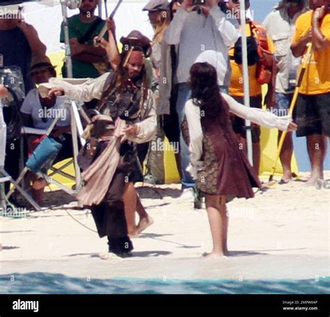 Exclusive Johnny Depp And Penelope Cruz Film A Kissing Scene On A Deserted Island For The