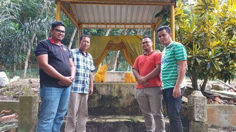 Nama ini menunjukkan bahwa penghuninya adalah seorang raja yang gagah perkasa laksana singa. SUHAIZANNOH: ASSINGMENT - ASAL USUL NAMA KG NYALAS