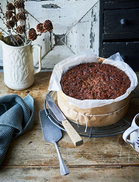 They had great flavor and did not crumble or fall apart when baked. Clementine & chocolate Christmas cake recipe | Sainsbury's ...