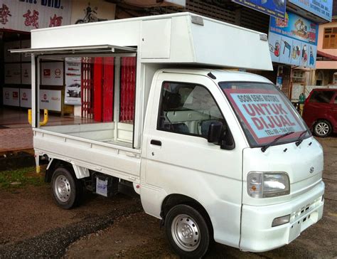 Choose among beef, fish or chicken as your filling. New and Rebuilt Trucks Seller: Lori Pasar Malam Malaysia