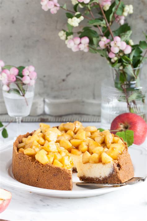 Lightly butter and line the bottom and sides a 6 inch cake pan with parchment paper. Apple Cheesecake Apfel Käsekuchen mit Amarettiniboden Zuckerzimtundliebe Apfelkuchen Apfelrezept ...