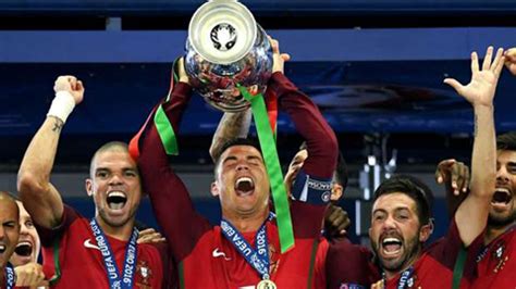 Bàn thắng bằng vàng của ricardo quaresma ở phút 117 giúp bồ đào nha đánh bại croatia để giành nhiều người cho rằng bồ đào nha sẽ dừng lại khi hết vận may. Ronaldo nhận giải "Cầu thủ xuất sắc nhất Bồ Đào Nha năm 2016"