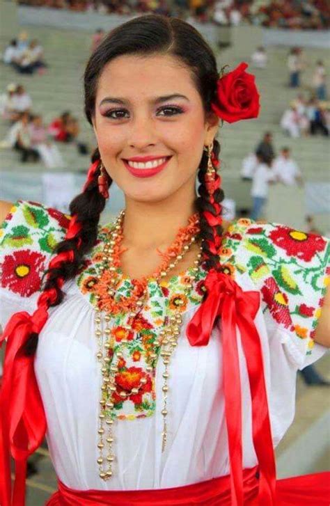Guelaguetza Oaxaca Mexican Hairstyles Mexican Fashion Traditional Mexican Dress